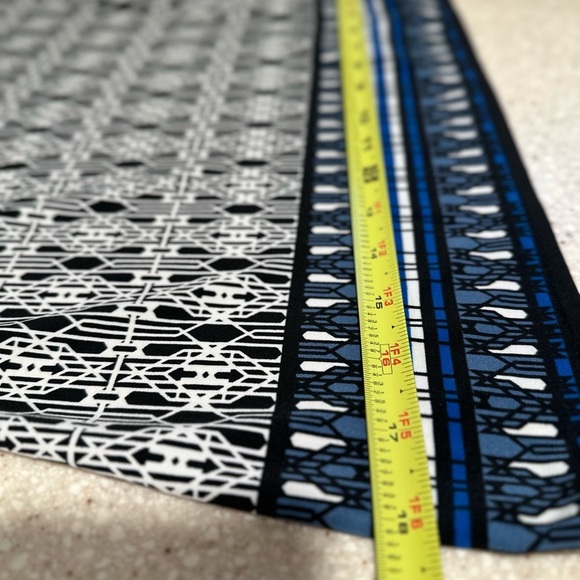 Max Studio V Neck 3/4 Sleeve Geometric Pattern Top Cool, Soft & Stretchy S - Picture 14 of 17